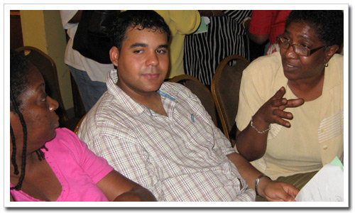 Staten Island CPI leader Earlnora King (right) explains how the Website will work to some of the participants at the workshop.