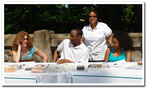 Deputy Commissioner Lorraine Stephens and volunteers at the Bronx Zoo.