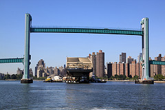 Willis Avenue Bridge being towed up the East River - image 5