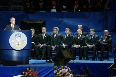 Mayor Michael R. Bloomberg speaks to the crowd. To his left dignitaries from city, state, and unions listen attentively.
