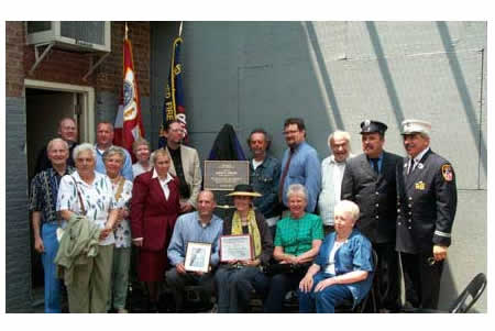 Marie Roberts, granddaughter of Cpt LEster Roberts, with her guests