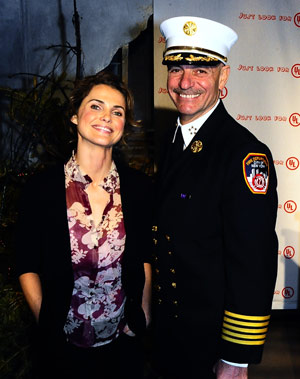 UL celebrity spokeswoman Keri Russell joined Chief of Department Salvatore Cassano to promote holiday safety Dec. 3 at the FDNY Fire Zone