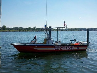 Marine 4 Rescues 10 from Sinking Boat on the Hudson