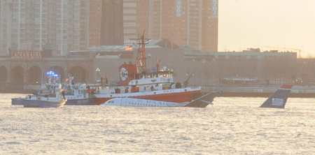 Members of Marine 1, Marine 6, Marine 9 and the Fast Boat responded to the scene of a plane crash on the Hudson River.