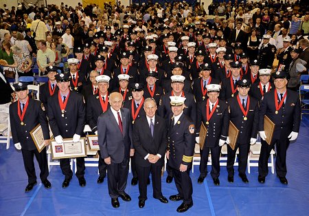 Mayor Michael Bloomberg, Fire Commissioner Nicholas Scoppetta and Chief of Department Salvatore Cassano with the 2009 FDNY Medal Day winners.