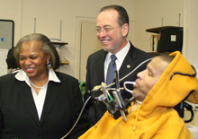 HHC President Alan Aviles and Lynda Curtis, HHC Senior VP observe a Coler-Goldwater patient using one of the new computers
HHC President Alan Aviles and Lynda Curtis, HHC Senior VP observe a Coler-Goldwater patient using one of the new computers