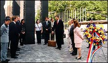 Mayor Demszky presents Jewish ghetto cobblestones at unveiling of the Wallenburg Memorial