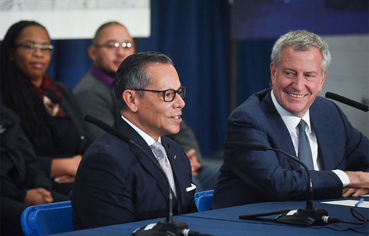 Photo of Mayor de Blasio and Dr. Raul Perea-Henze
                                           
