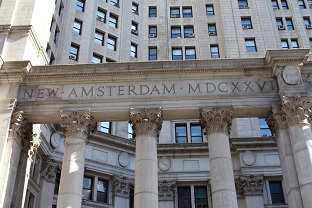 pillars in front of 1 center street in new York city