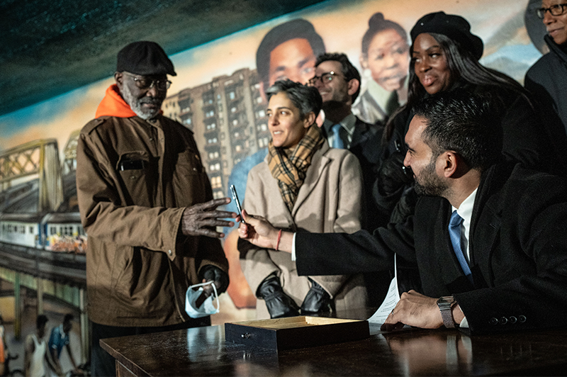 Community advocates celebrate when NYC Mayor signs EO to form Rental Ripoff hearings.
                                           