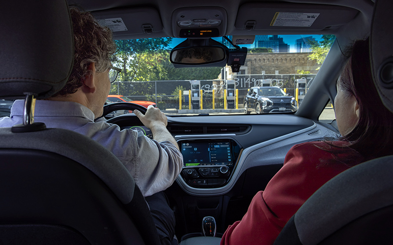 Council Member Restler and DCAS Commissioner Kitasei take a drive in a fleet vehicle featuring intelligent speed assistance technology.