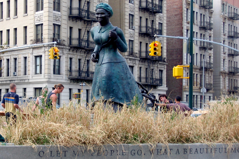 Sculpture of Harriett Tubman.