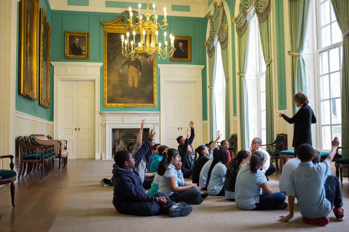 Fifth grade students from P.S. 165 in Manhattan tour City Hall