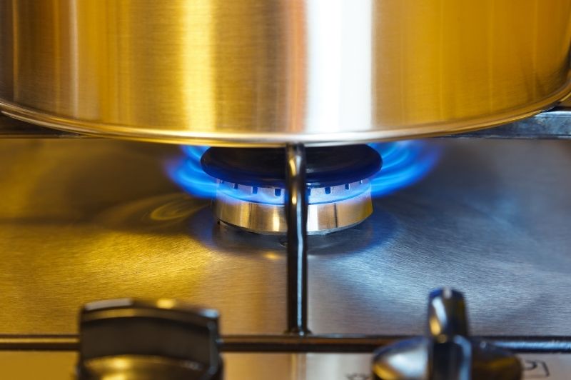 As New Yorkers gear up for the 2025 holiday season, the FDNY has released its latest Public Service Announcement (PSA) focused on preventing kitchen fires.
                                           