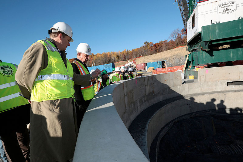 El alcalde Bloomberg visita obras al empezar reparaciones críticas del Acueducto Delaware