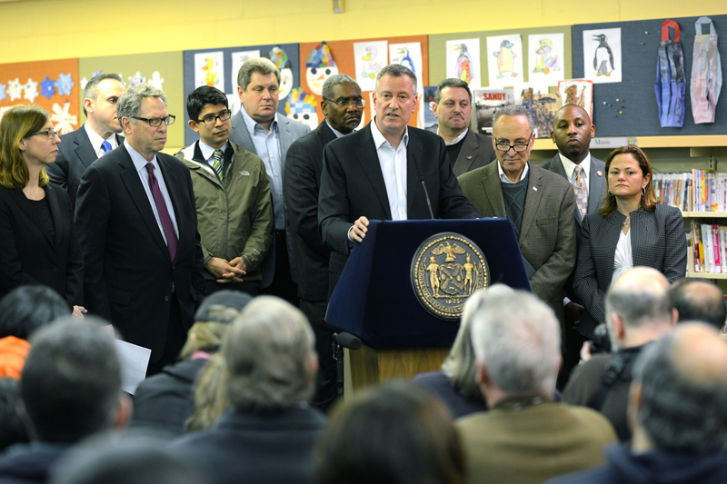El alcalde de Blasio nombra líderes de recuperación y reconstrucción de Sandy con el senador Schumer