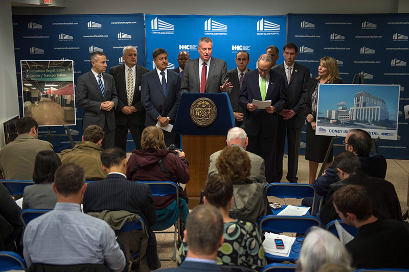 El alcalde de Blasio y el senador Schumer anuncian $1,600 M para hospitales afectados por Sandy
