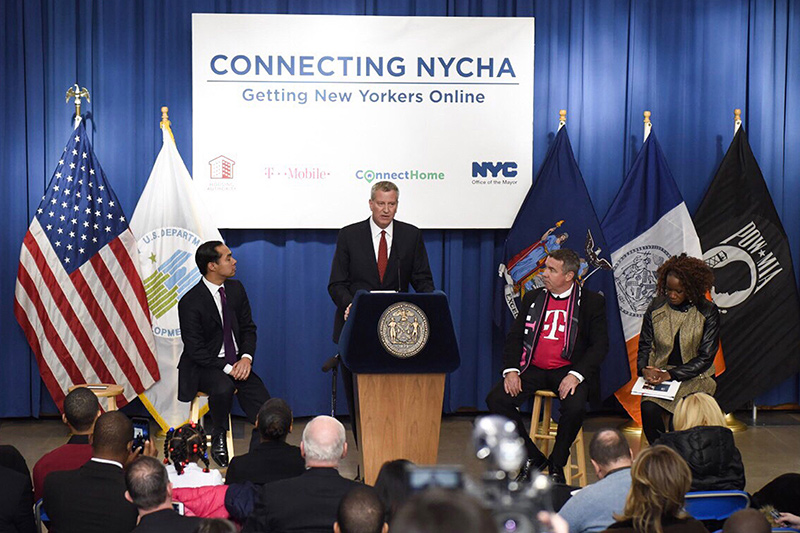 Mayor de Blasio Announces 5,000 Families in Public Housing to Receive Free Tablets and Internet