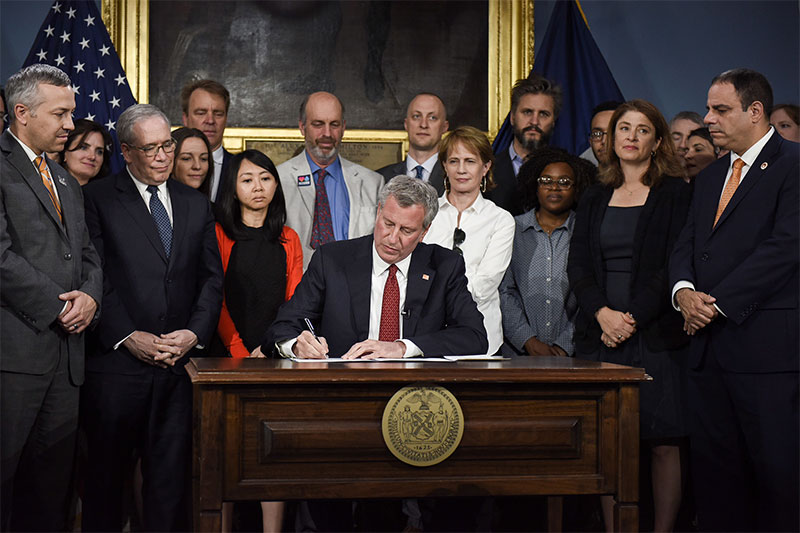 Mayor de Blasio Signs Executive Order to Adopt Goals of Paris Climate Agreement for New York City