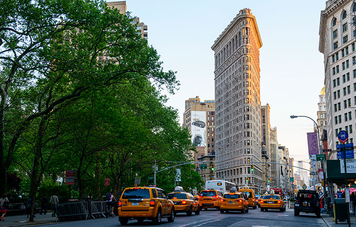 Photo of the Flatiron Building with taxis in the foreground