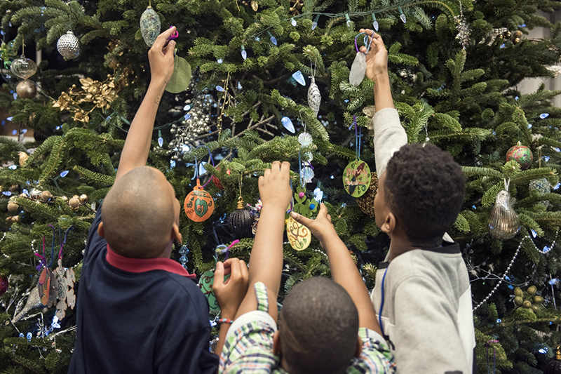 children trimming the Christmas tree