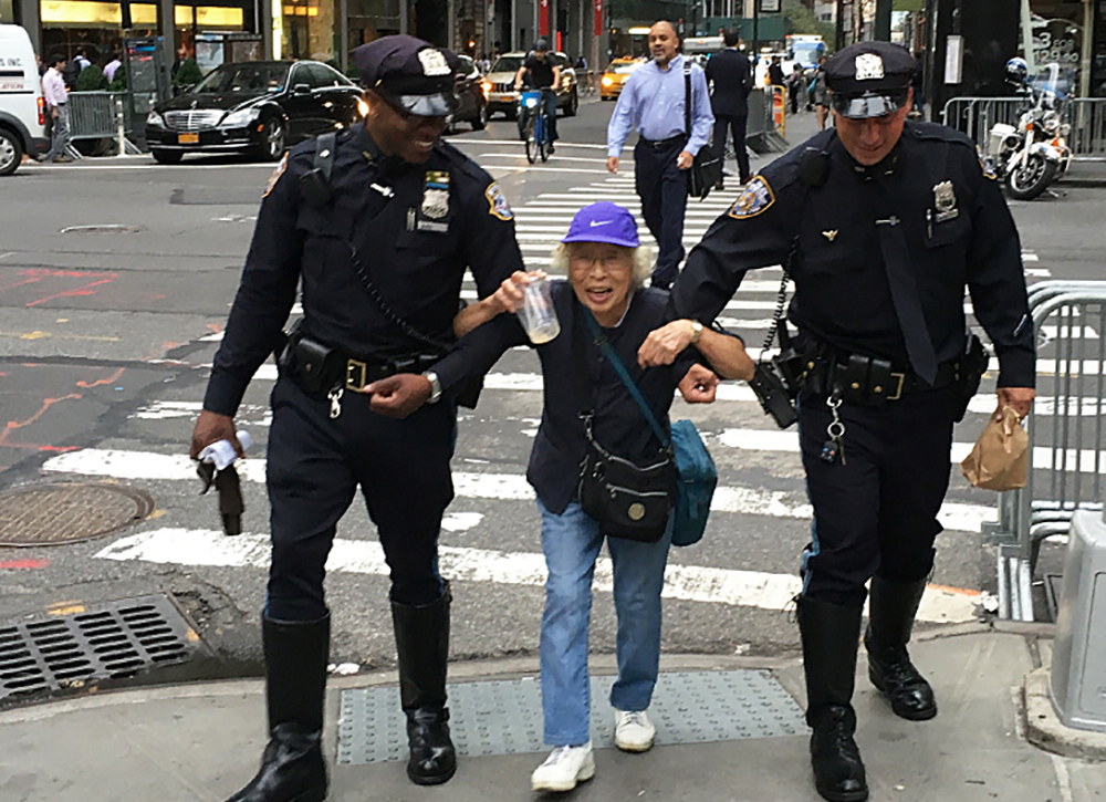 Policeman speed. NYPD Highway Patrol. NYPD SWAT 90. NYPD Blue Шейн Моррисей. NYPD Traffic.