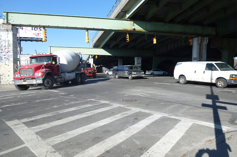 Intersection of Hamilton Avenue, West 9th Street and Clinton Street.