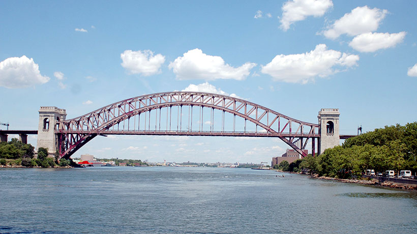 Hells Gate Bridge in daylight
                                           