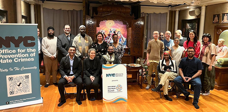 Faith leaders were in group photo at a Hindu Temple