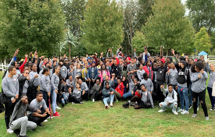 Phot of a group of people
                                           