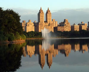 Today, the five spouts of the fountain, representing each of the City's five boroughs, send plumes of water up to 60 feet high.