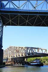 Willis Avenue Bridge being towed up the East River - image 12