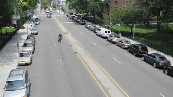 Gold Street, between Sands and York Streets: BEFORE Safety Improvements