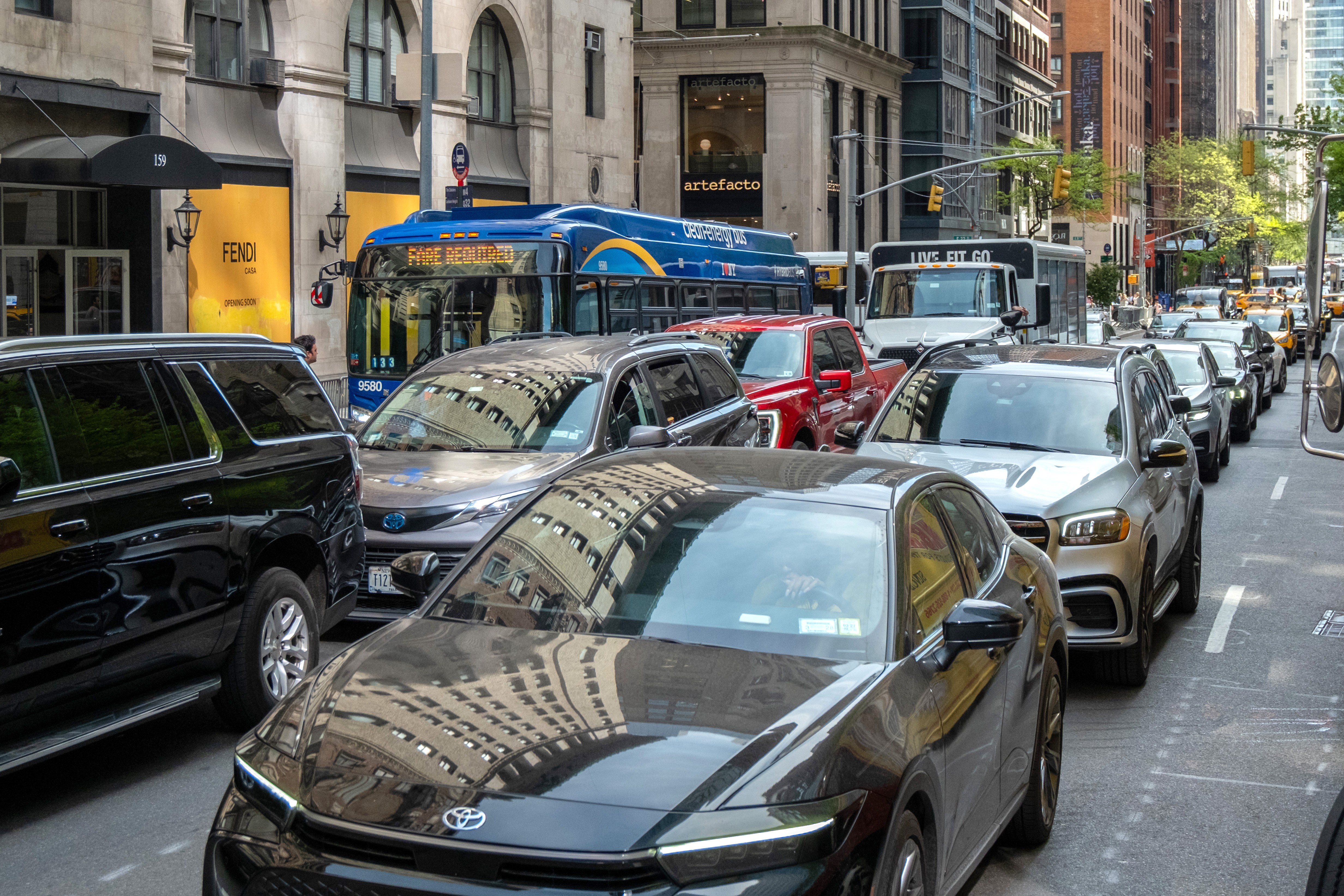 Traffic along Madison Avenue in Manhattan. Credit: NYC DOT