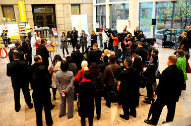 The media gathered at Bellevue Hospital for the launch of New York City's organ preservation program.
