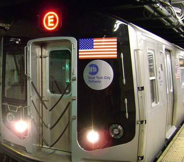 Off-Duty Firefighter Rescues Man Who Fell on Subway Tracks