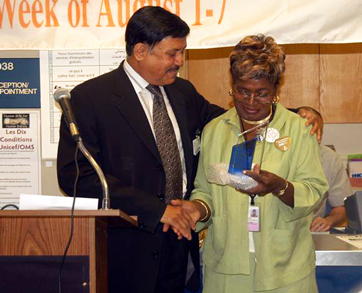 Dr. Ramanathan Raju,
Executive Vice President of Medical and Professionals Affairs,
NYC Health and Hospitals Corporation presents award to
Alison Benjamin, RN