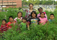 Gila Daman and young gardeners on Jacobi campus.