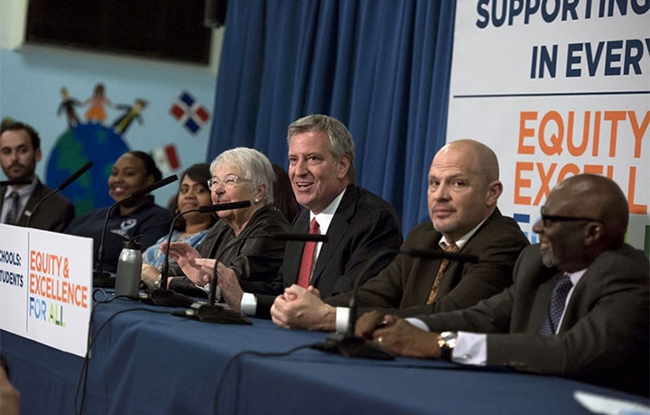 Mayor de Blasio sits at table with 5 other people at community schools event
                                           