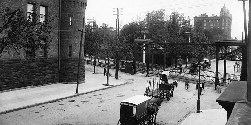 Atlantic Avenue seen from Bedford Avenue, looking north with the armory on the left, circa 1910. Source: NY Digital Culture of Metropolitan New York.